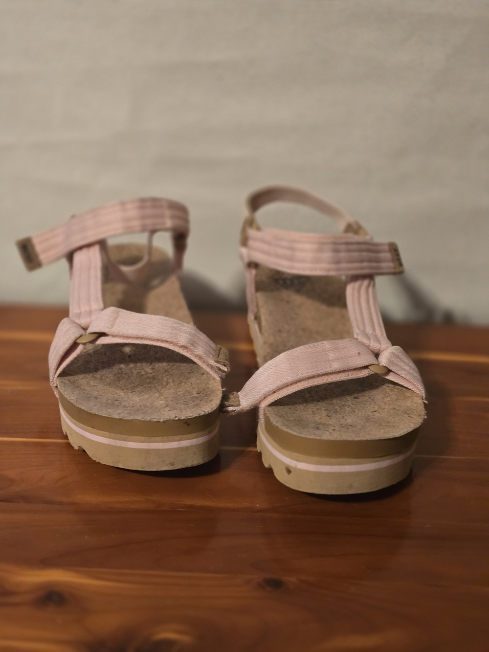 Women’s Pink Platform Strappy Sandals Size 9